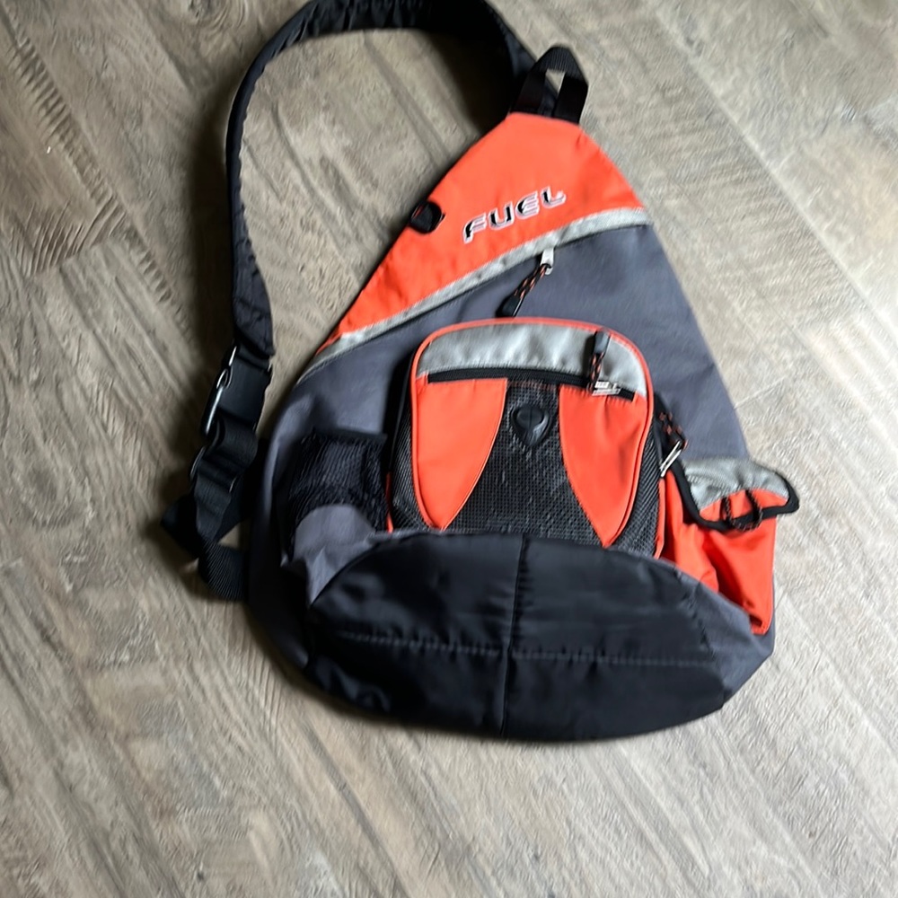 Men’s Fuel sling backpack